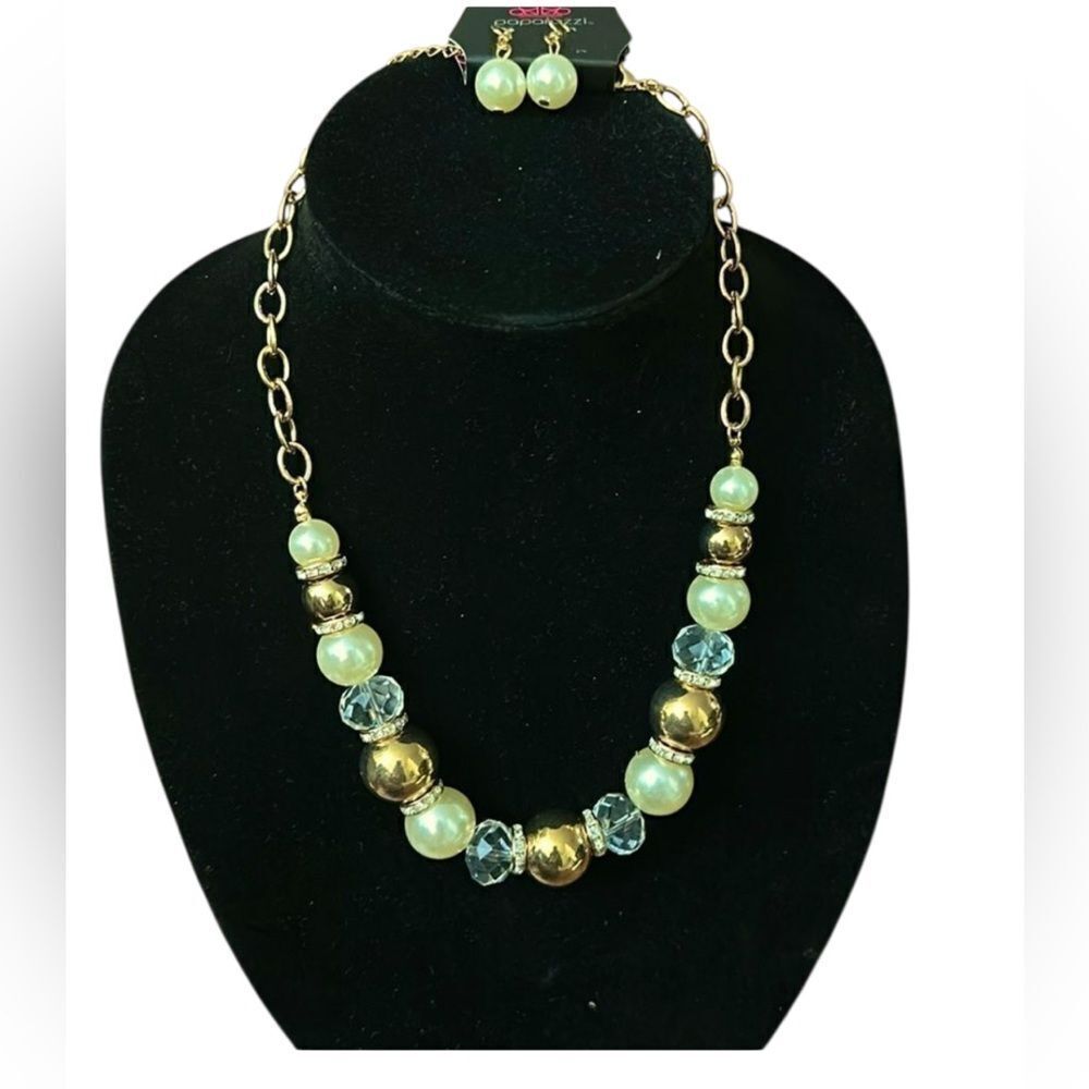 Necklace + Earings - Picture 3 of 4